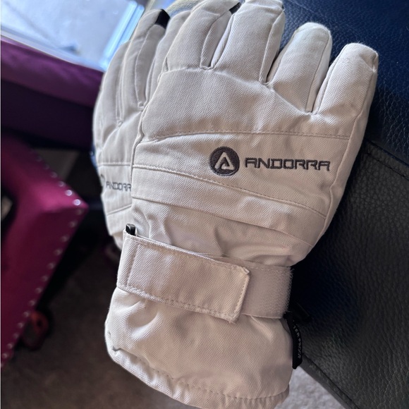 ANDORRA Women's Waterproof Touchscreen Ski Gloves - Picture 2 of 3